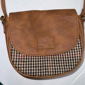 British Bag Company Crossbody Adjustable Strap Tab Close w/ interior pocket EUC